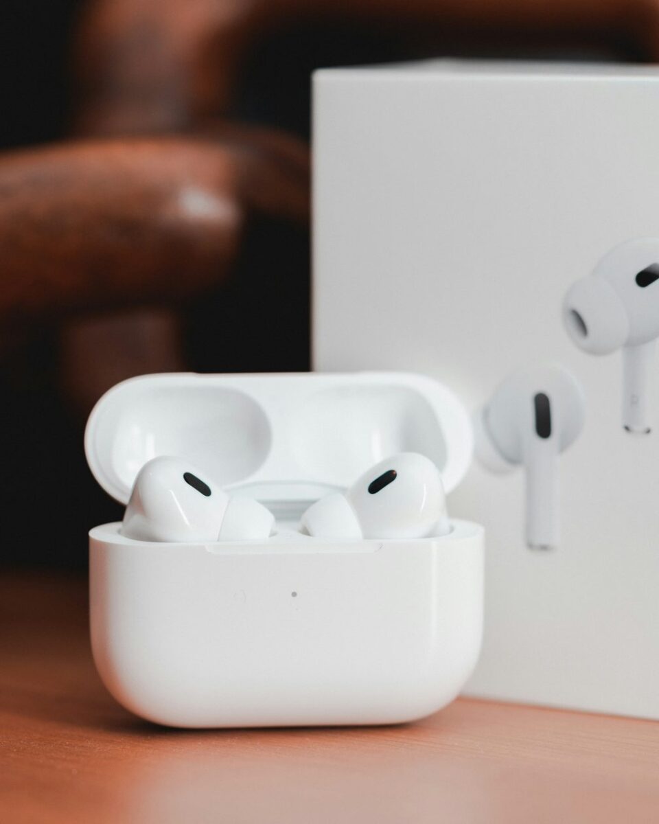 Apple atualiza firmwares dos AirPods 4 e AirPods Pro (2 e 3)