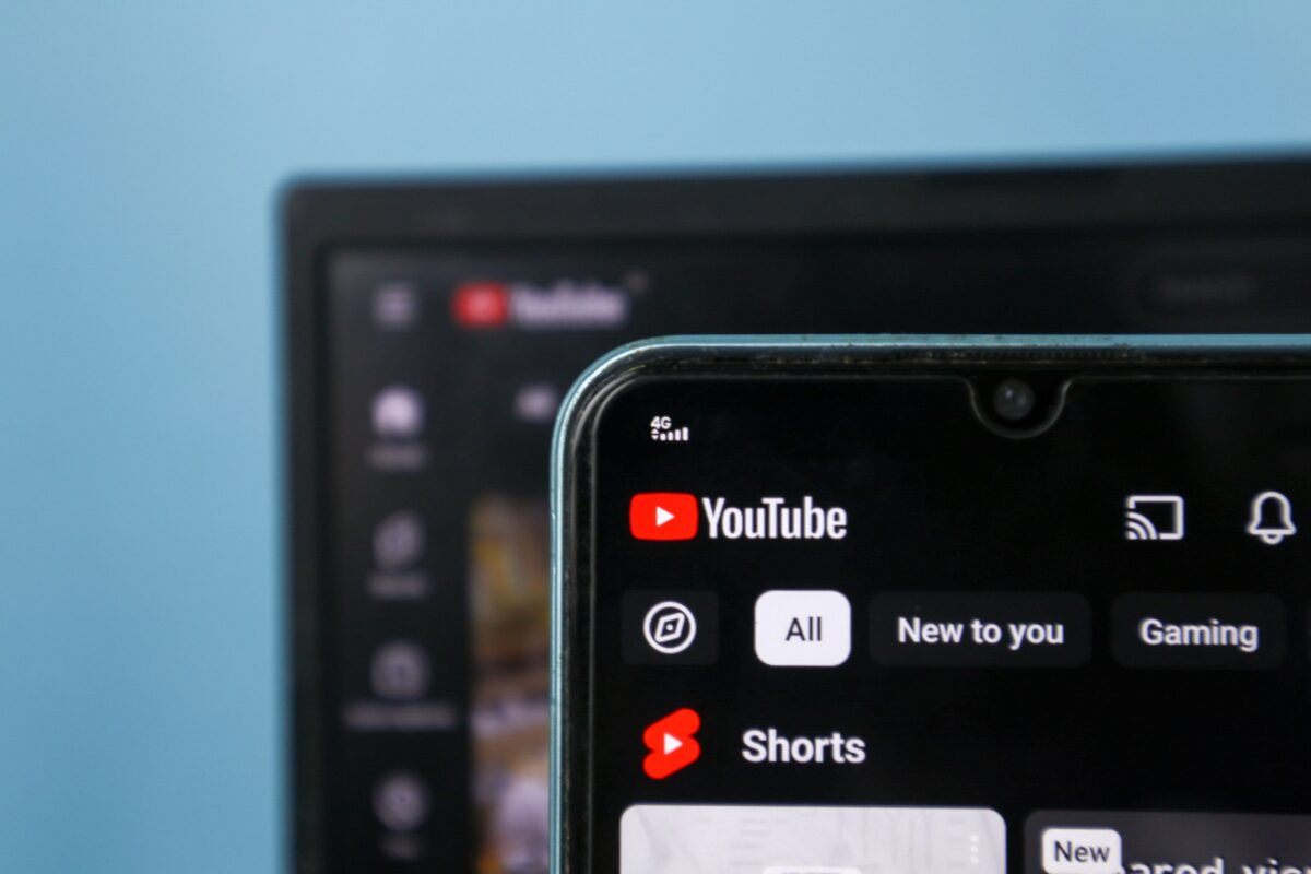 CEO do YouTube defende proteção dos jovens no mundo digital