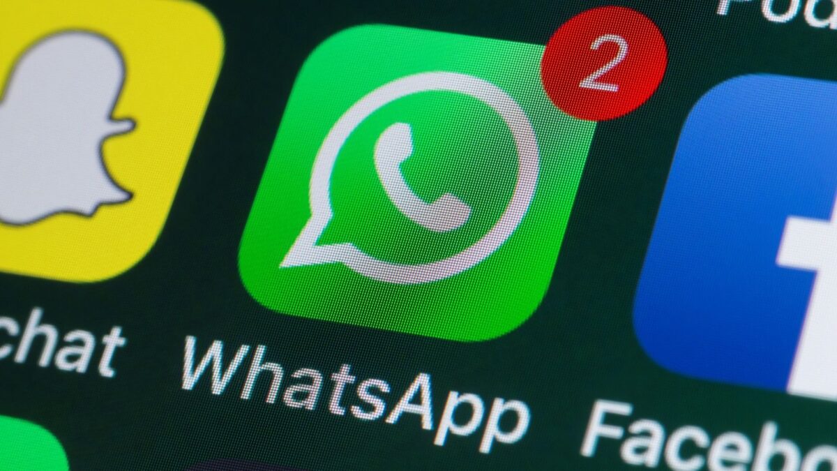 Cade mantém multa diária de R$ 250 mil ao WhatsApp por bloquear chatbots de IA alternativos