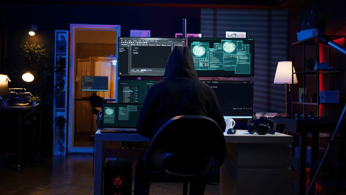 Hacker que facilitava sequestro de dados nos EUA é condenado a 81 meses de prisão