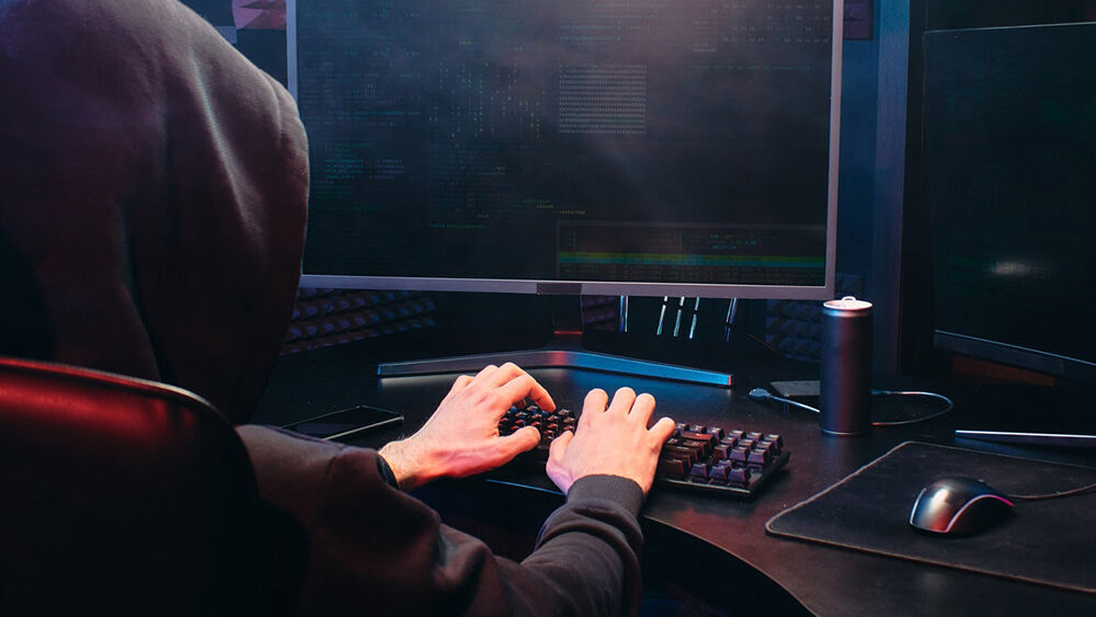 IA aumentou produtividade de cibercriminosos, diz Interpol
