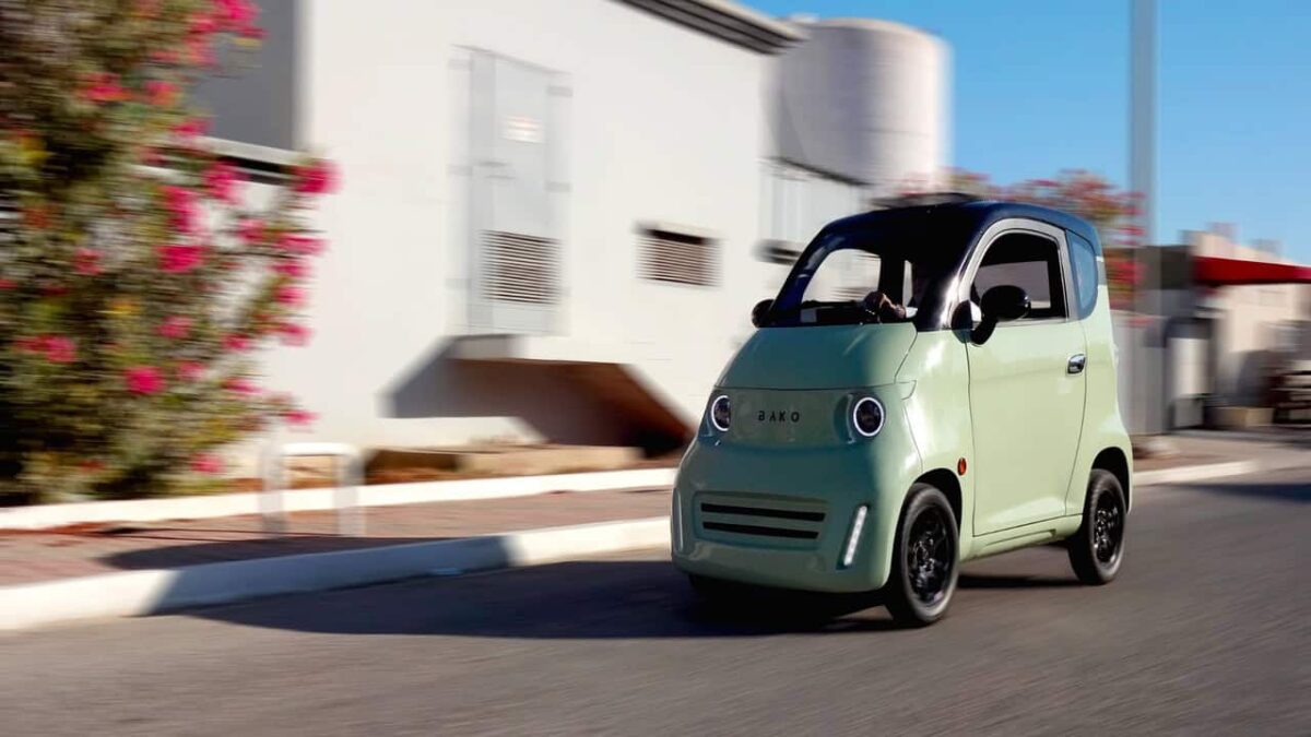 Os carros elétricos econômicos que carregam sozinhos com a luz do sol