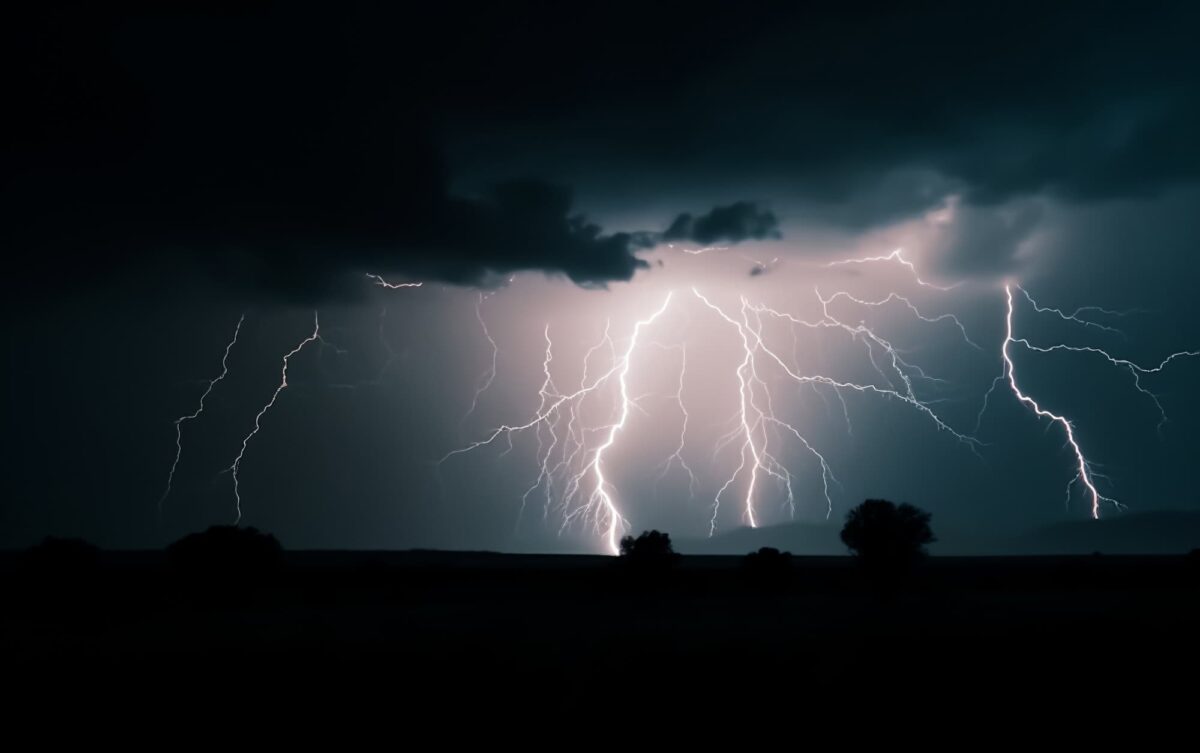 Raio de Júpiter é 100 vezes mais potente que na Terra, revela sonda Juno da NASA