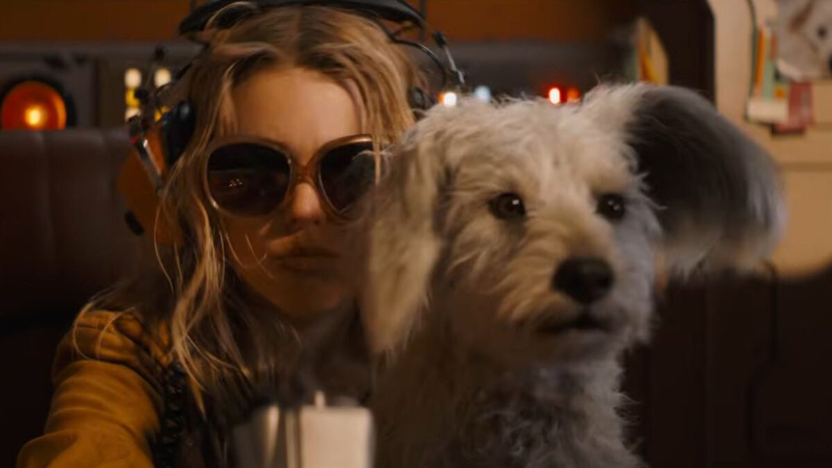 Supergirl tenta salvar Krypto em novo trailer com Lobo de Jason Momoa