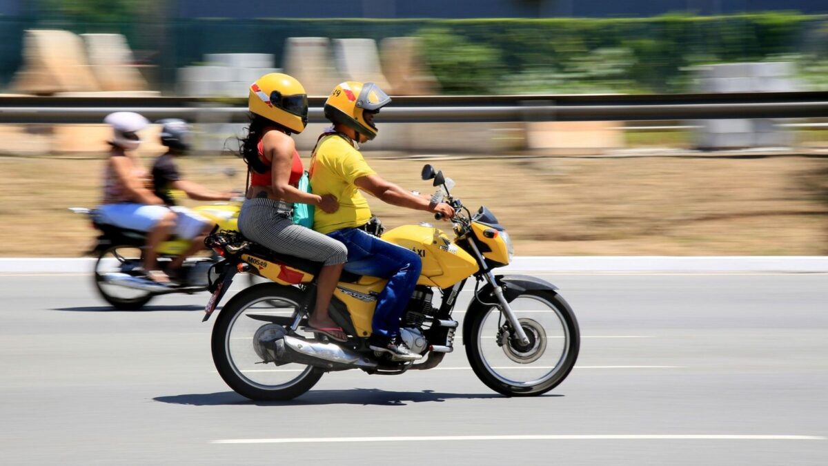 Uber vai banir motociclistas que acelerarem em excesso