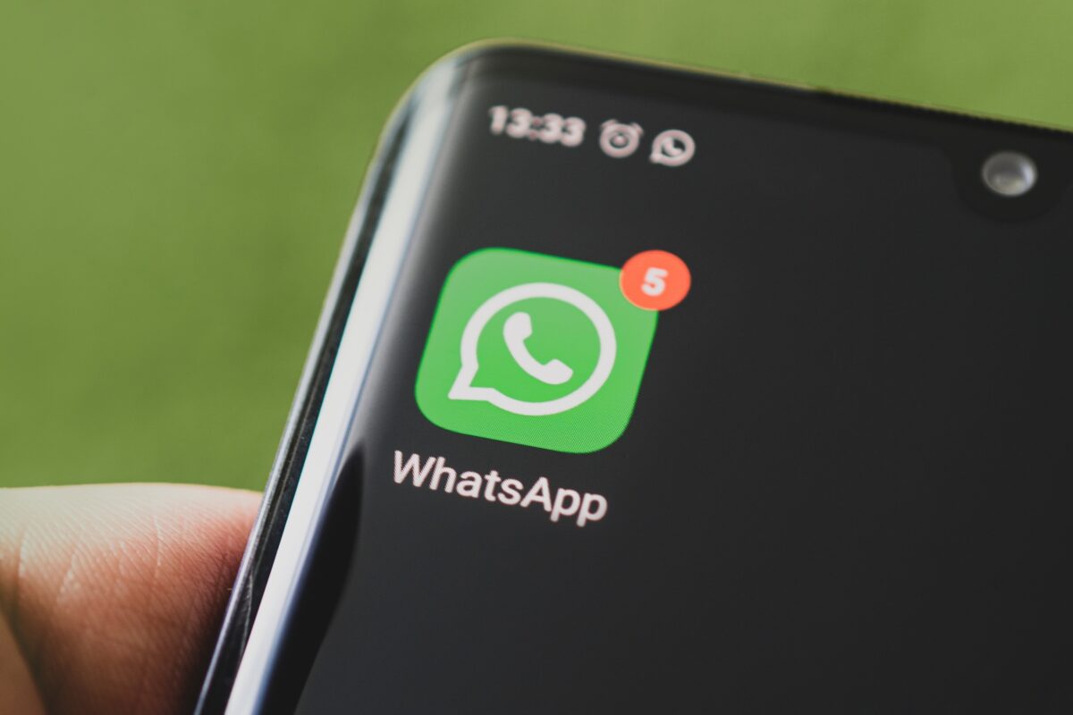 WhatsApp: Cade mantém multa por descumprimento de decisão sobre IA