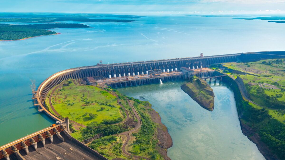 Brasil precisará de energia equivalente a três Itaipus para evitar apagões