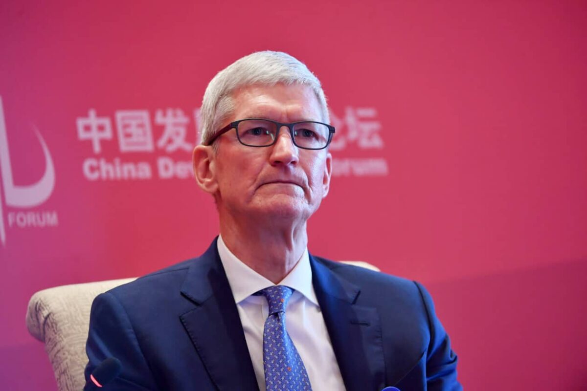 Mediando ânimos, Tim Cook comparece a evento chinês de desenvolvedores