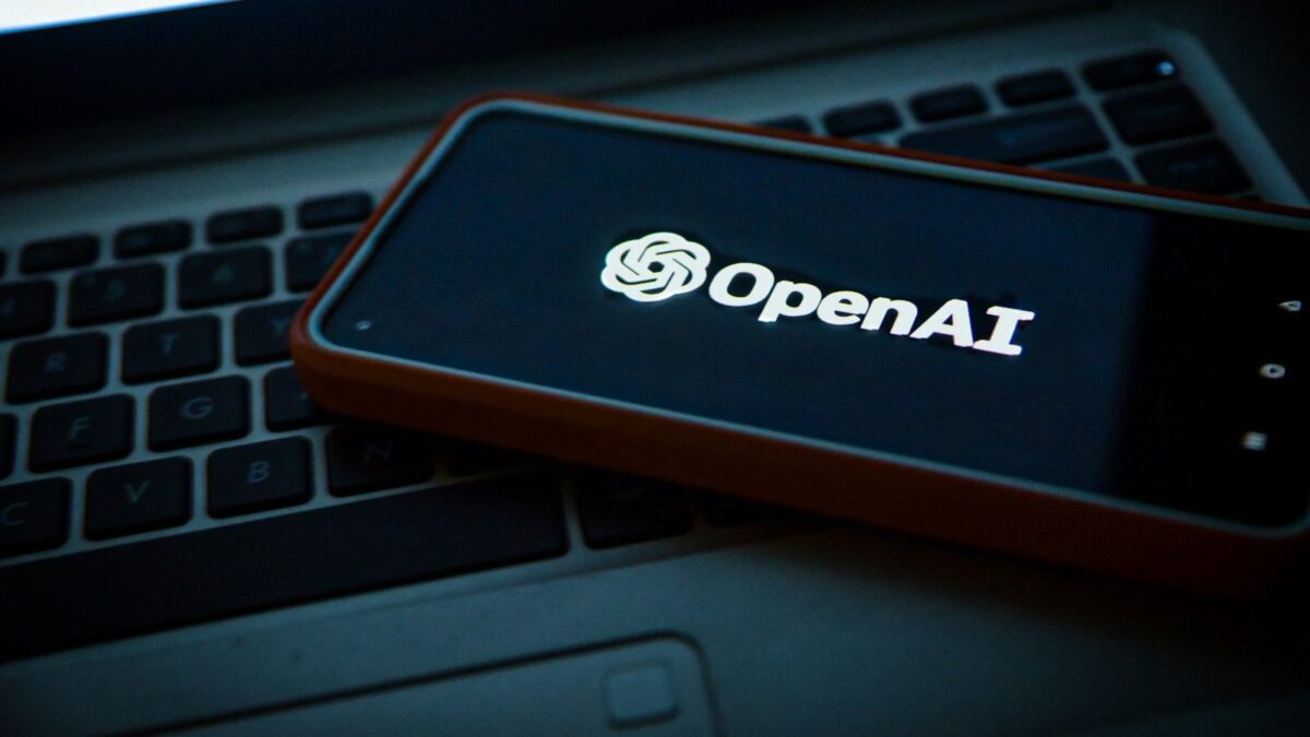 OpenAI lança guias para orientar uso de IA por adolescentes no Brasil