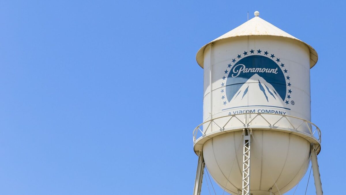 Acionistas da Paramount aprovam compra da Warner Bros, mas não o pagamento de seu CEO