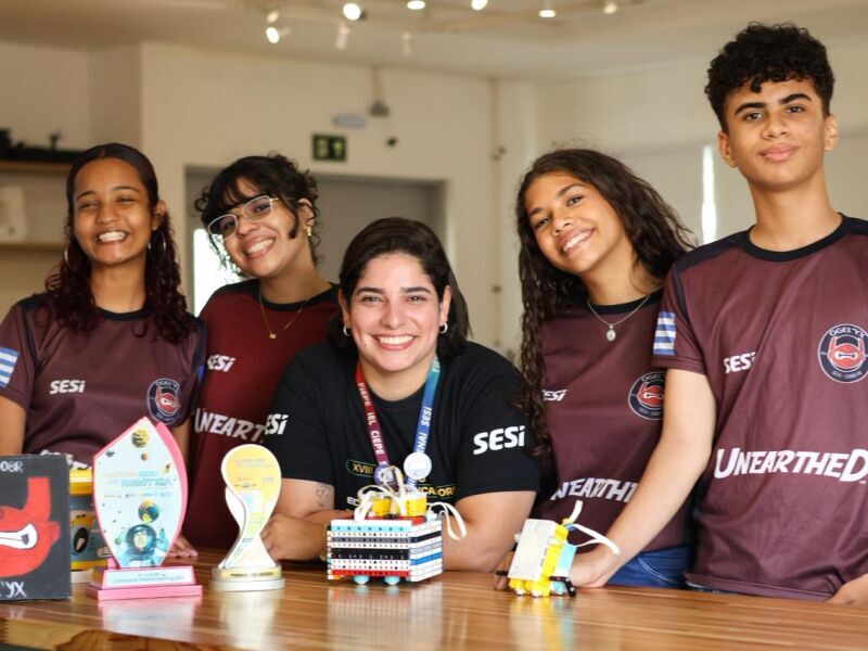 Alunos do ensino fundamental constroem robôs com legos no Cabo de Santo Agostinho