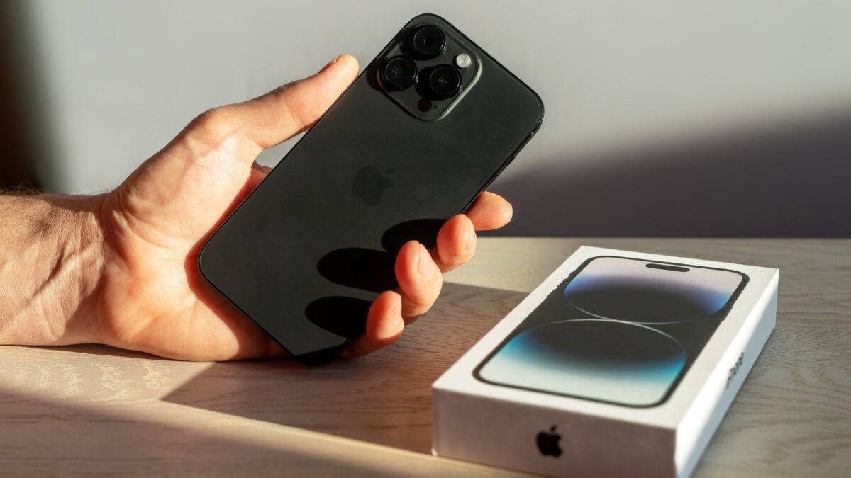 Apple lança Apple Business, plataforma corporativa que rivaliza com Google Workspace