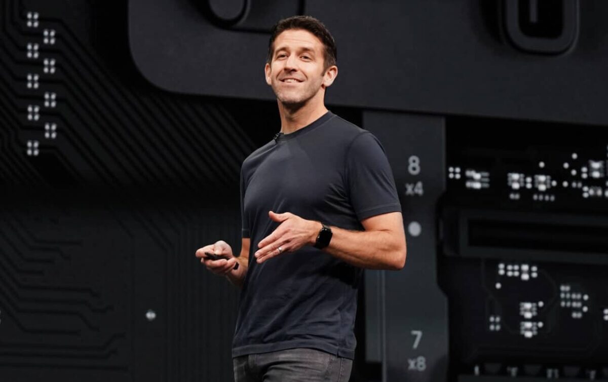 Apple poderá lançar 10 novas categorias de produtos sob John Ternus, diz Mark Gurman