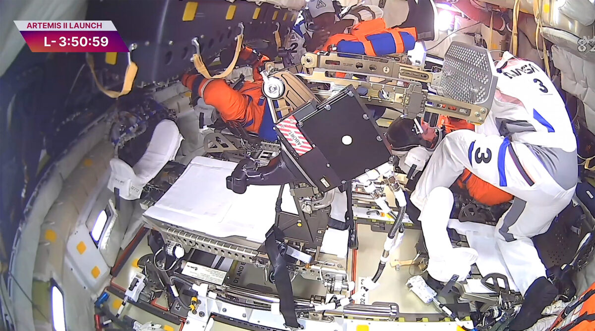 Chefe da NASA divulga imagens dos astronautas dentro da nave Artemis 2