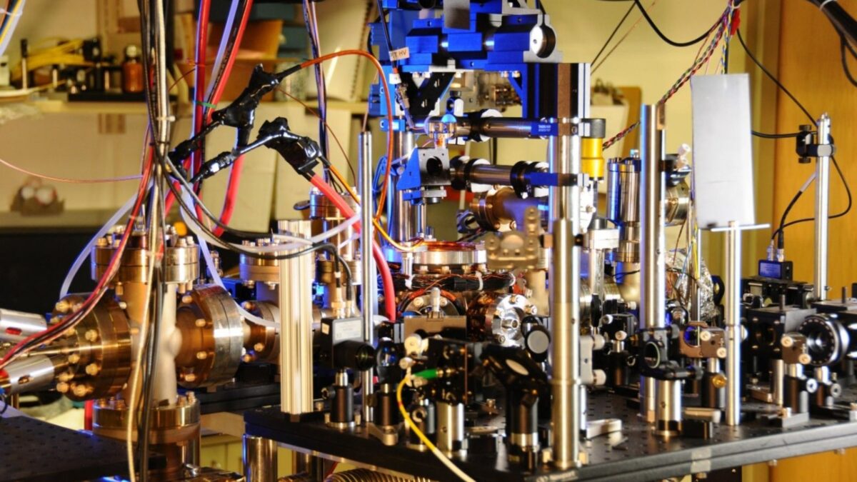 Como funciona o relógio atômico, considerado o 'mais preciso do mundo'?