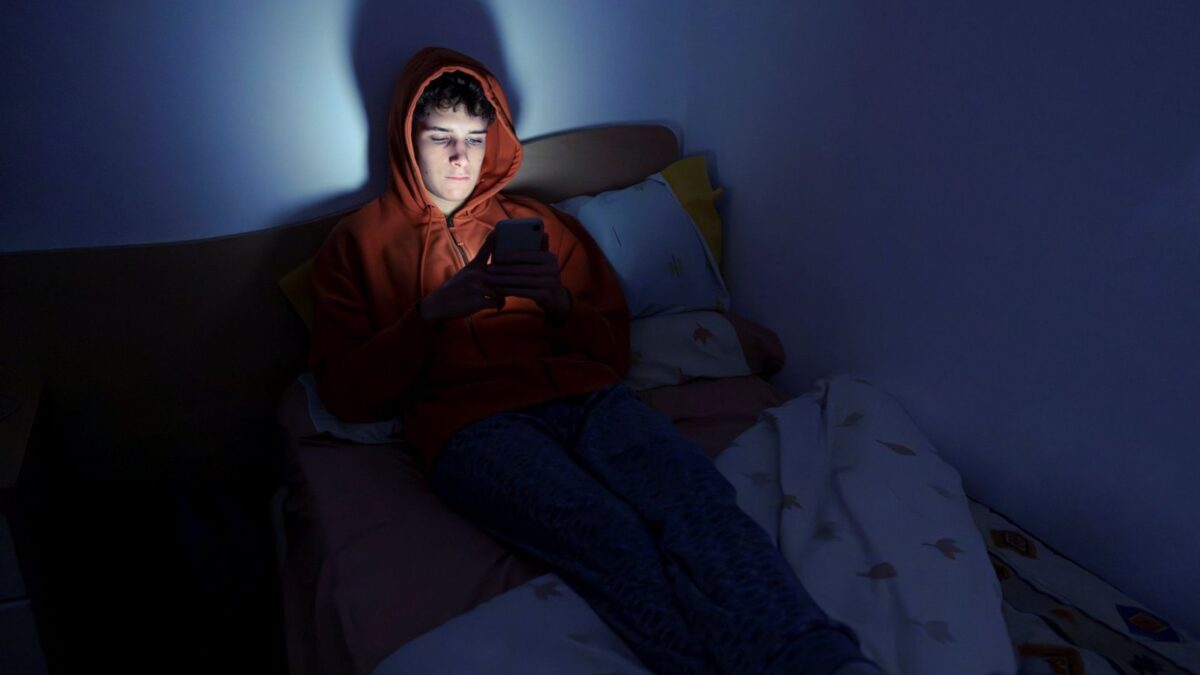 Deepfakes sexuais em escolas: 16 vítimas no Brasil e mais de 600 pelo mundo