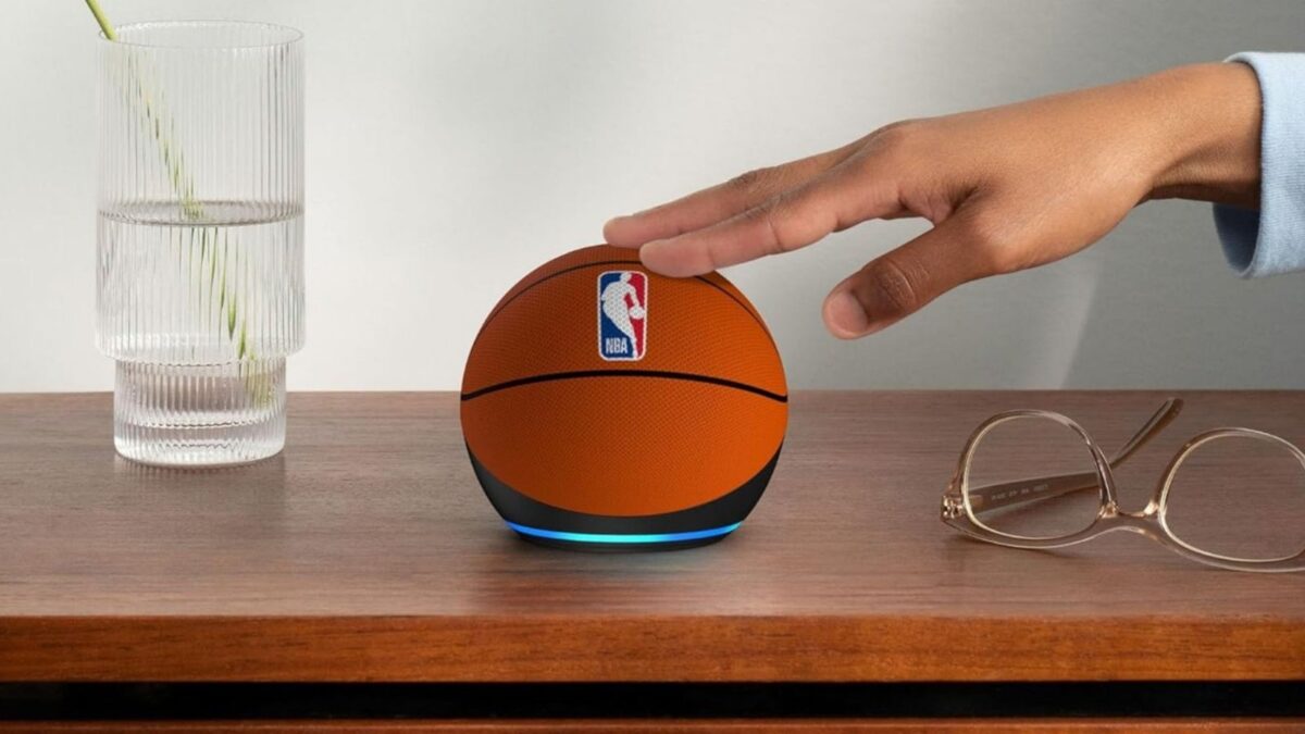 Echo Dot com Alexa ganha edição especial da NBA por R$ 599