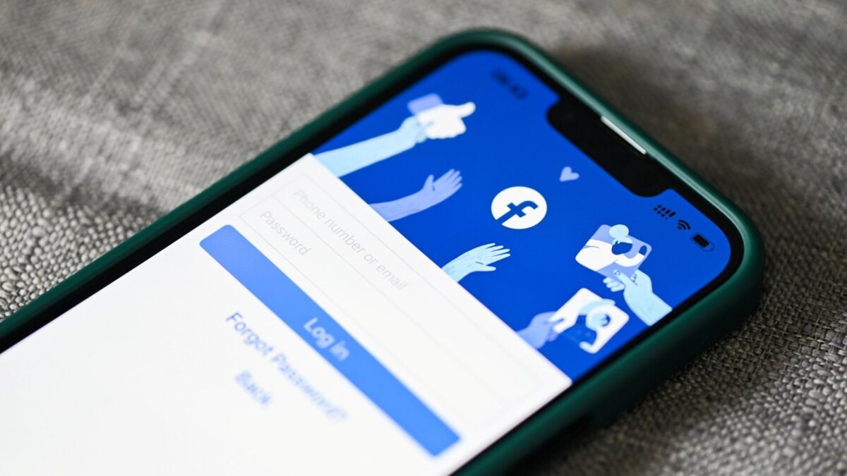 Ex-funcionário do Facebook é acusado de baixar 30 mil imagens privadas de usuários