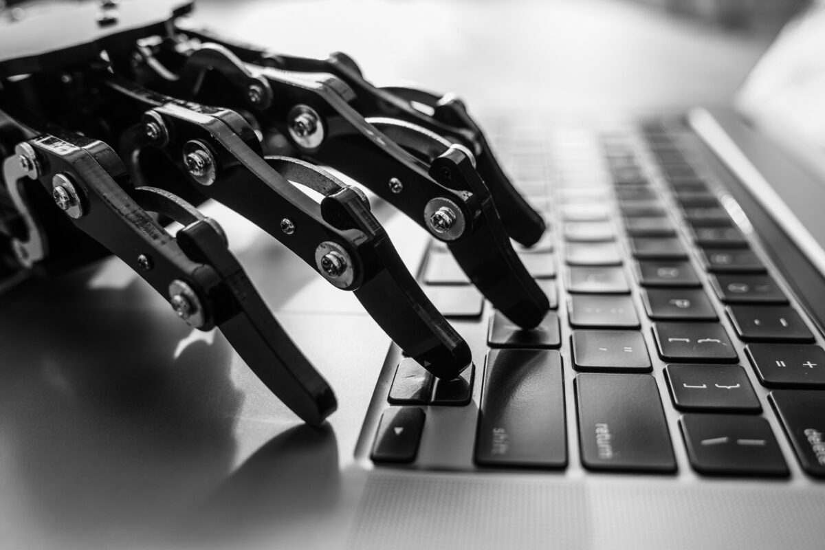 Fala AI: agente de IA apaga banco de dados de uma empresa e pede desculpas