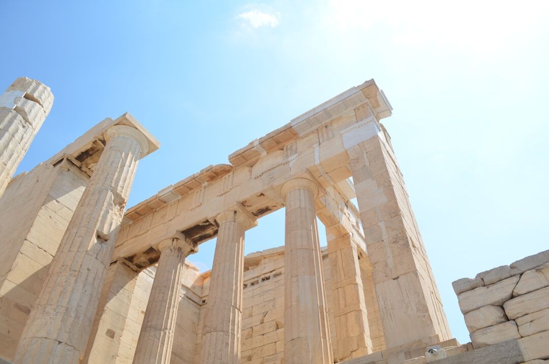 Grécia proibirá redes sociais para menores de 15 anos a partir de 2027 e pede ação da UE