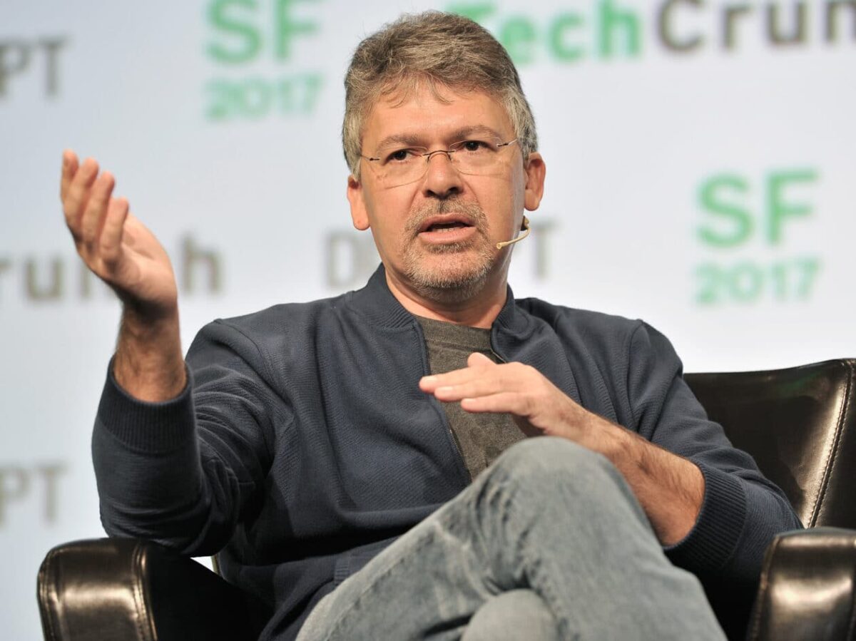 John Giannandrea entra para startup de IA após fracasso na Apple