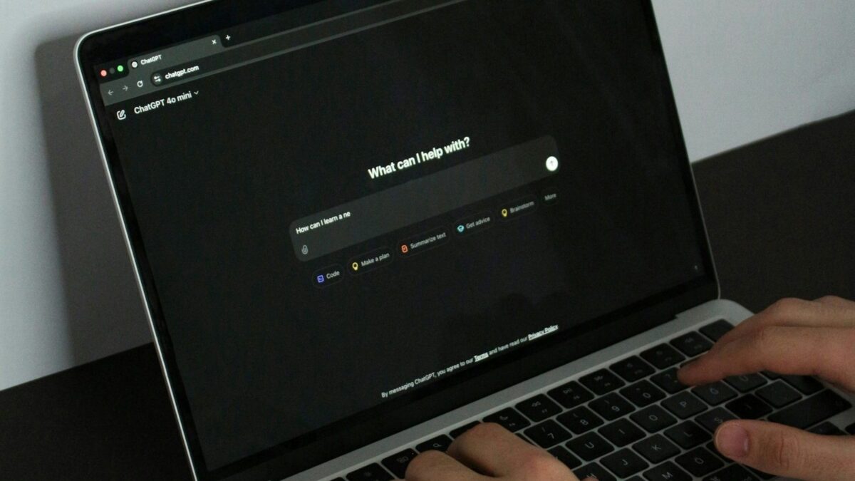 OpenAI lança GPT-5.5 e modelo supera Claude Opus 4.7 nos benchmarks