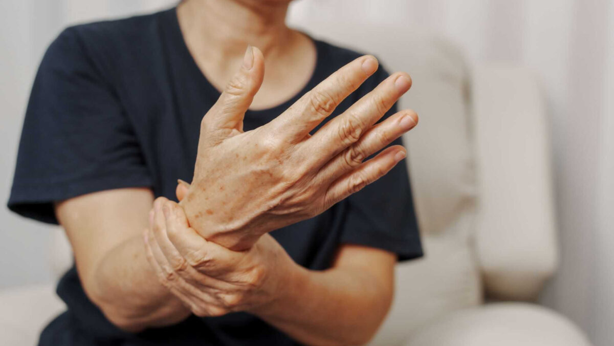 Parkinson: tratamento usa células-tronco no cérebro para repor dopamina