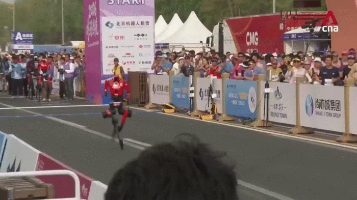 Robô humanoide chinês bate recorde em meia maratona de Pequim