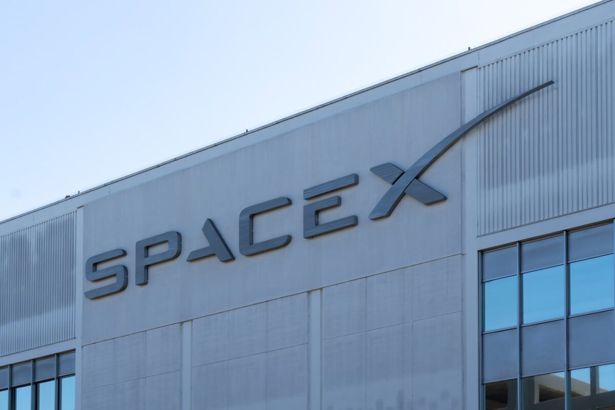 SpaceX avança com projeto para entrar na bolsa de valores, diz agência