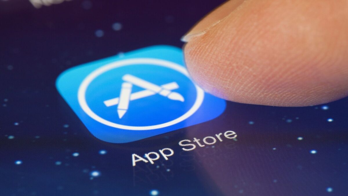 Startup processa Apple por remover apps de IA da App Store e 'reter' pagamentos