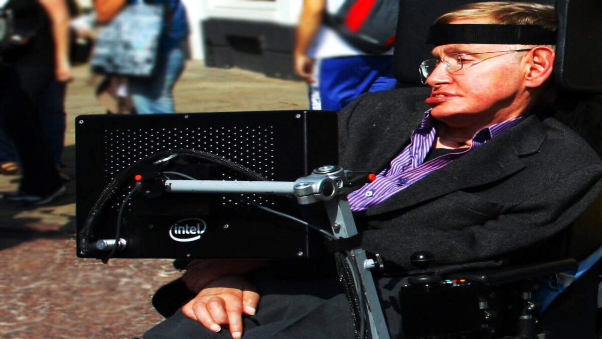 Stephen Hawking, físico: “A inteligência é a habilidade de se adaptar às mudanças.”
