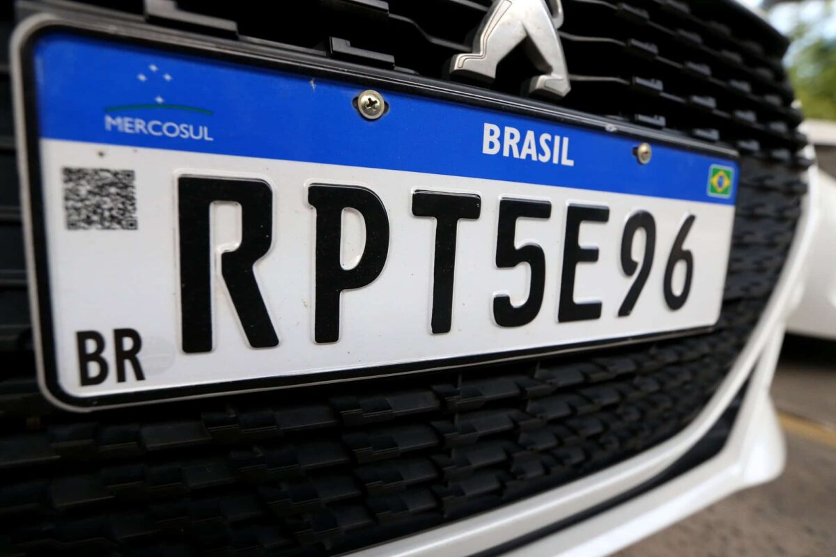 Vou ter que mudar a placa do meu carro? Entenda novo projeto em discussão