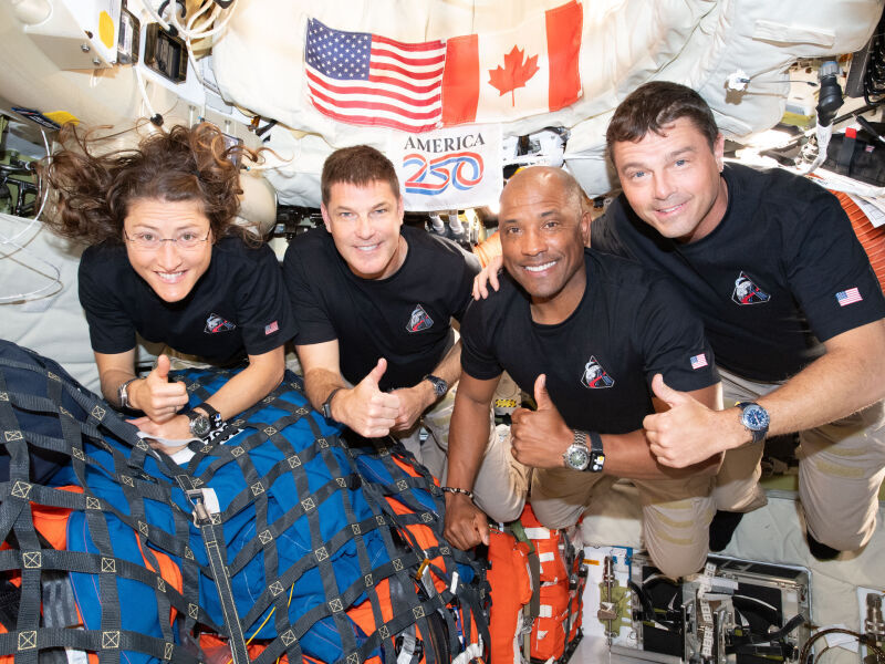 Astronautas usaram relógio com tecnologia brasileira em missão da Nasa