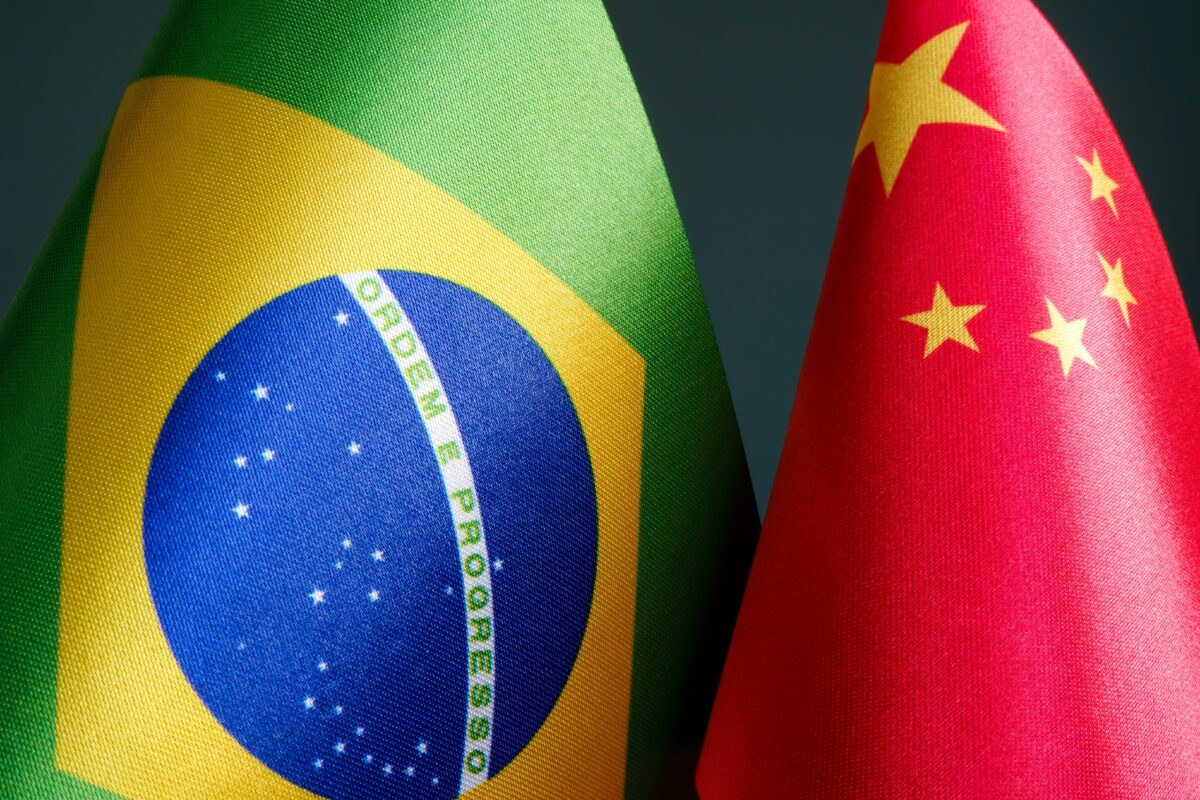 Brasil firma acordo com China para desenvolver IA no setor público
