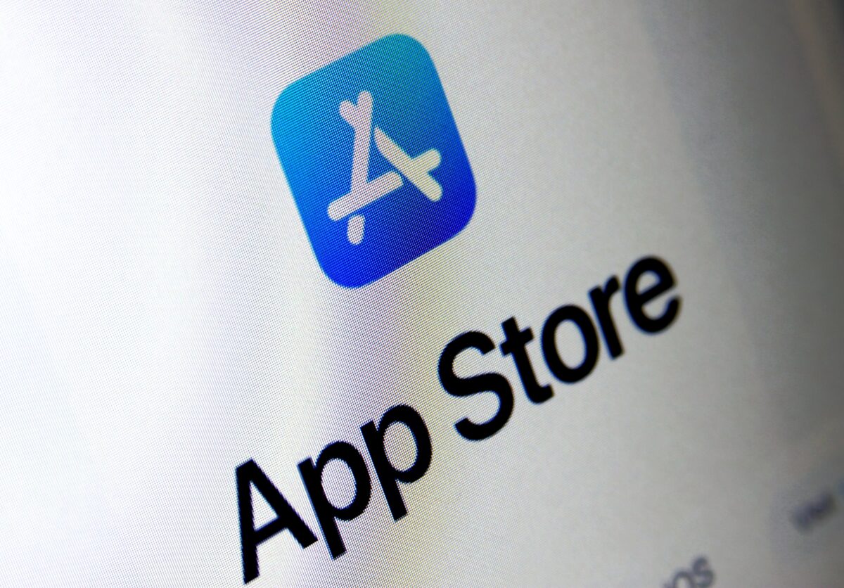 Governo brasileiro notifica Apple sobre aplicativos de apostas disponíveis para menores na App Store
