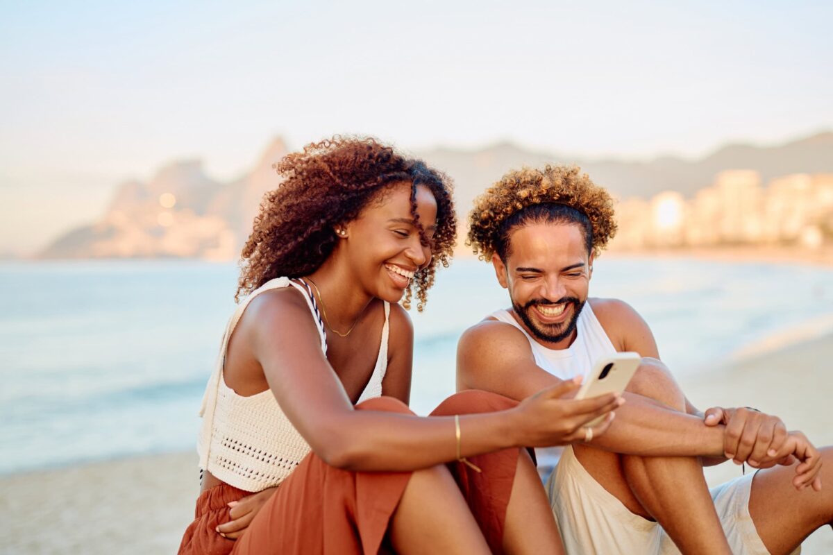 Internet supera TV e rádio como principal fonte de informação no Brasil