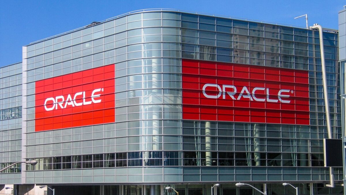 Irã ataca data center da Oracle em Dubai, afirma mídia estatal