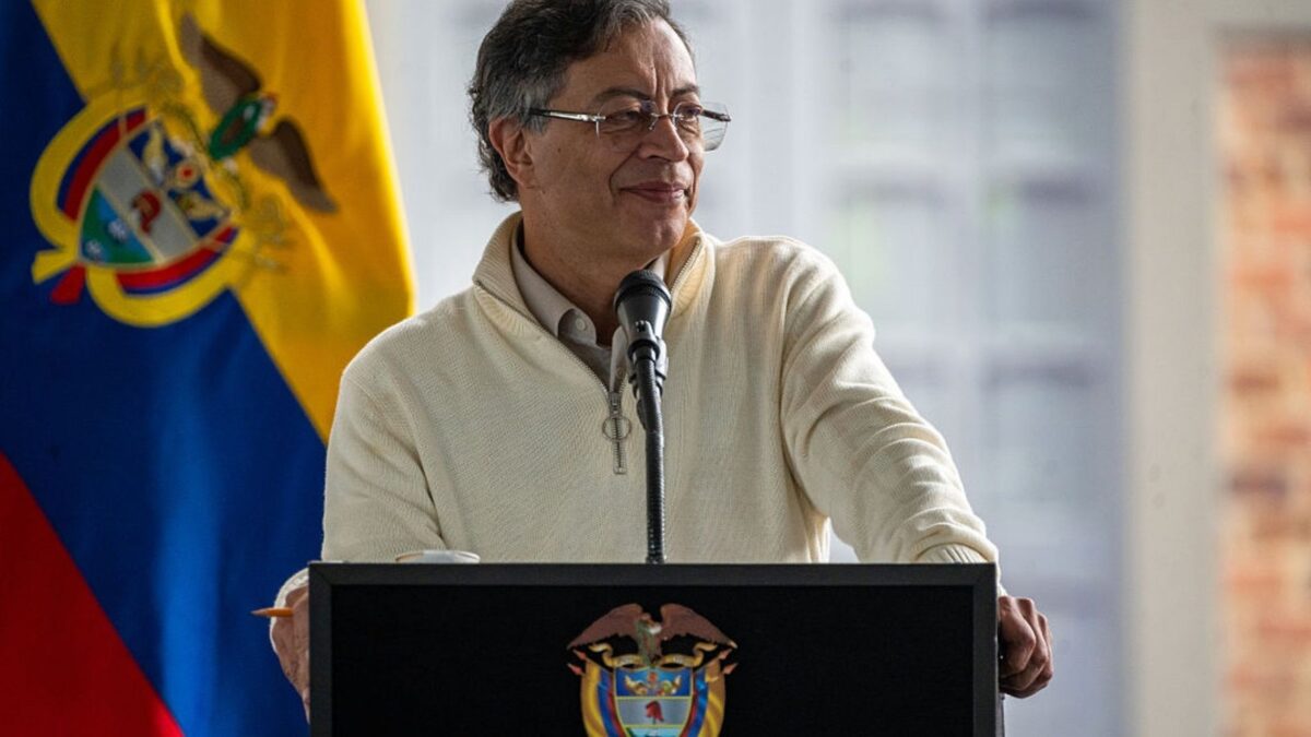 Presidente da Colômbia pede lançamento do Pix no país