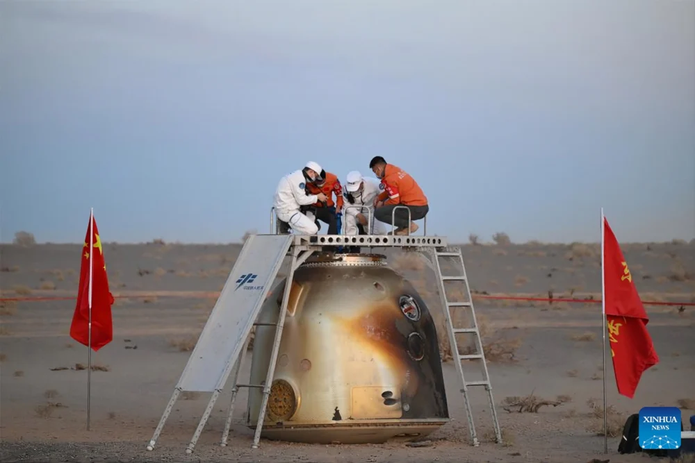 Astronautas da China voltam à Terra após missão espacial recorde