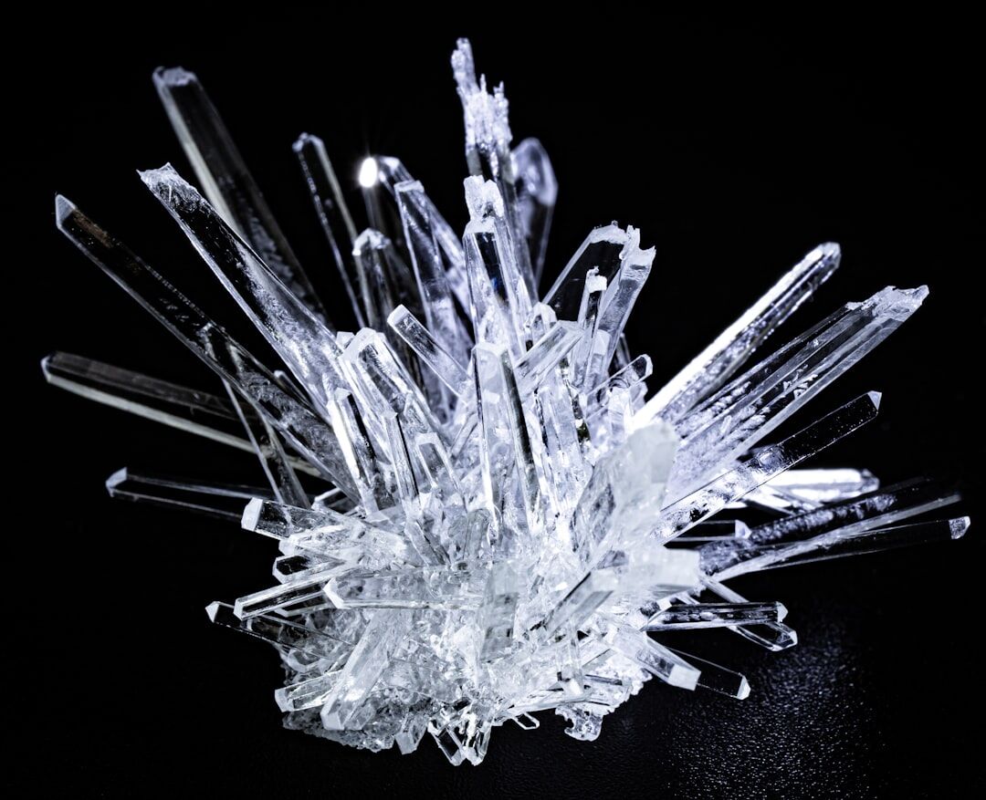 Cientistas descobrem cristal inédito formado em explosão nuclear de 1945