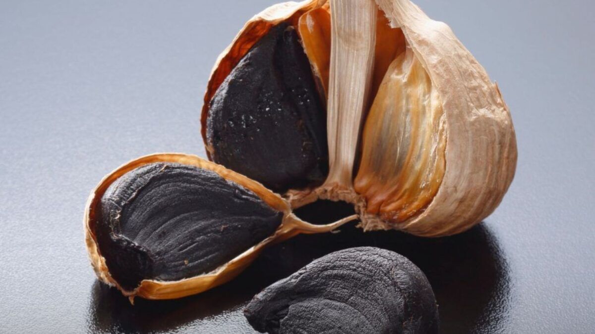 Cientistas descobriram no alho negro um composto que pode ajudar o corpo a envelhecer melhor