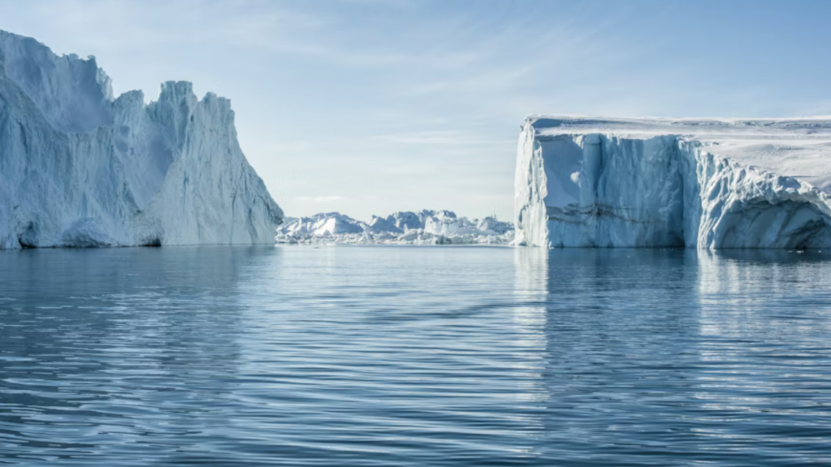Cientistas descobriram que o derretimento da Groenlândia pode liberar enormes reservas de metano presas sob o oceano — e isso acende um novo alerta climático global
