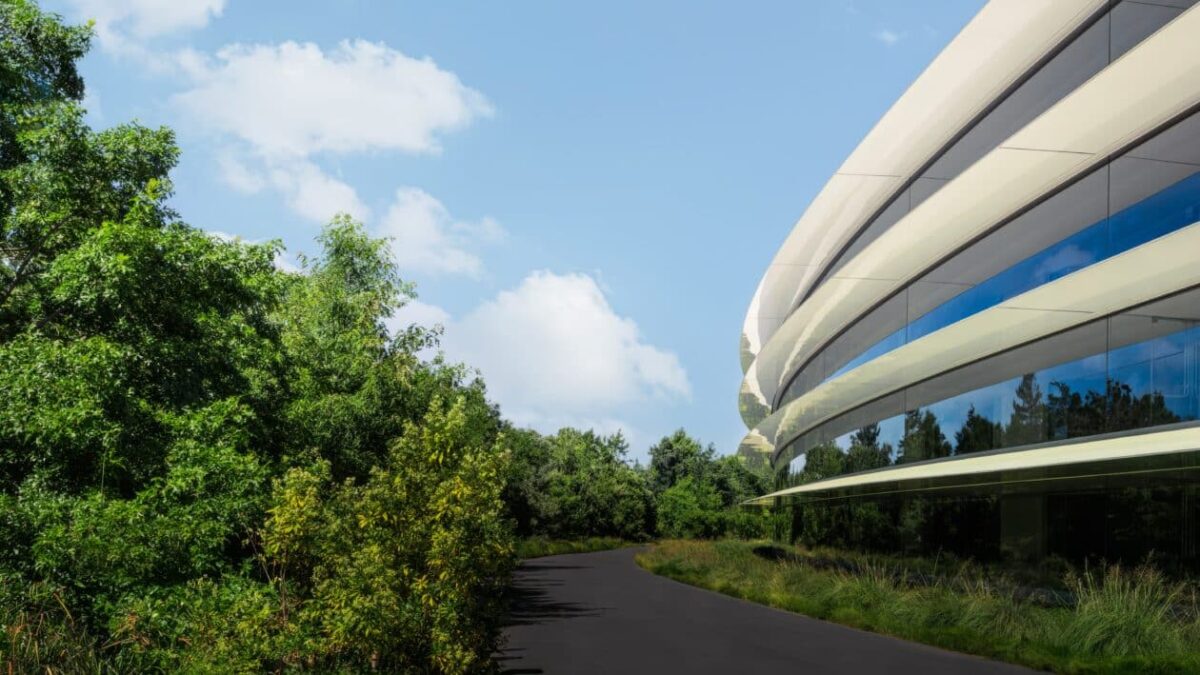 Cupertino é grande, mas o mundo é maior — e a Apple insiste em esquecer disso