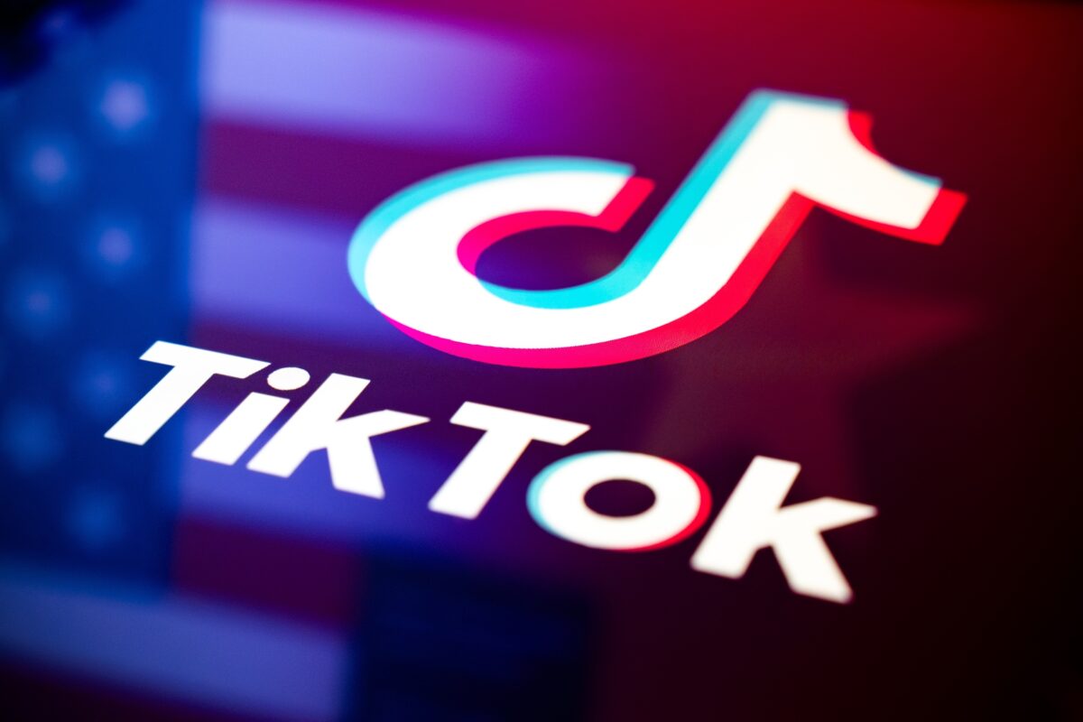 Governo Trump negocia acordo de R$ 2 bilhões com TikTok