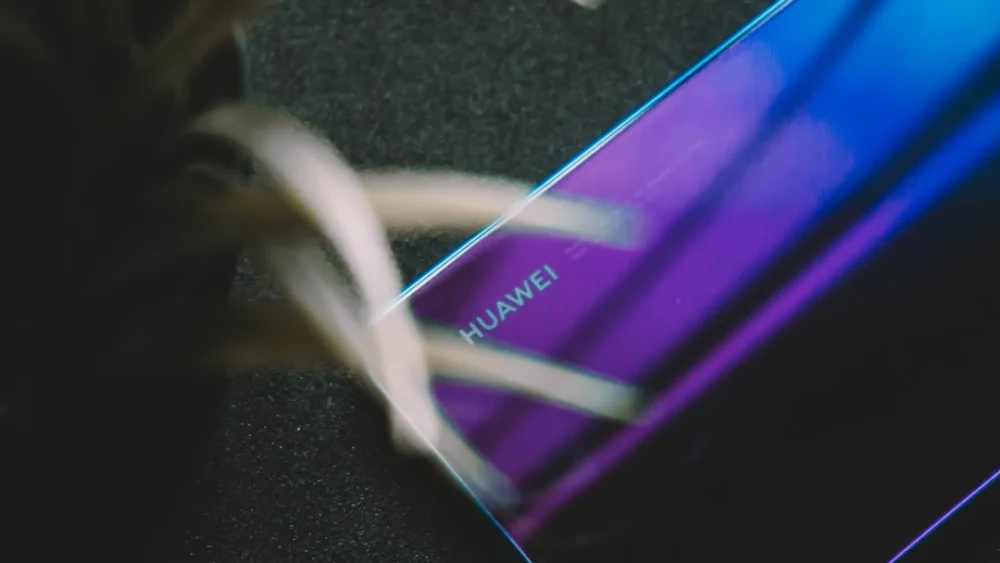 Huawei revela avanço no design de chips em meio a sanções dos EUA