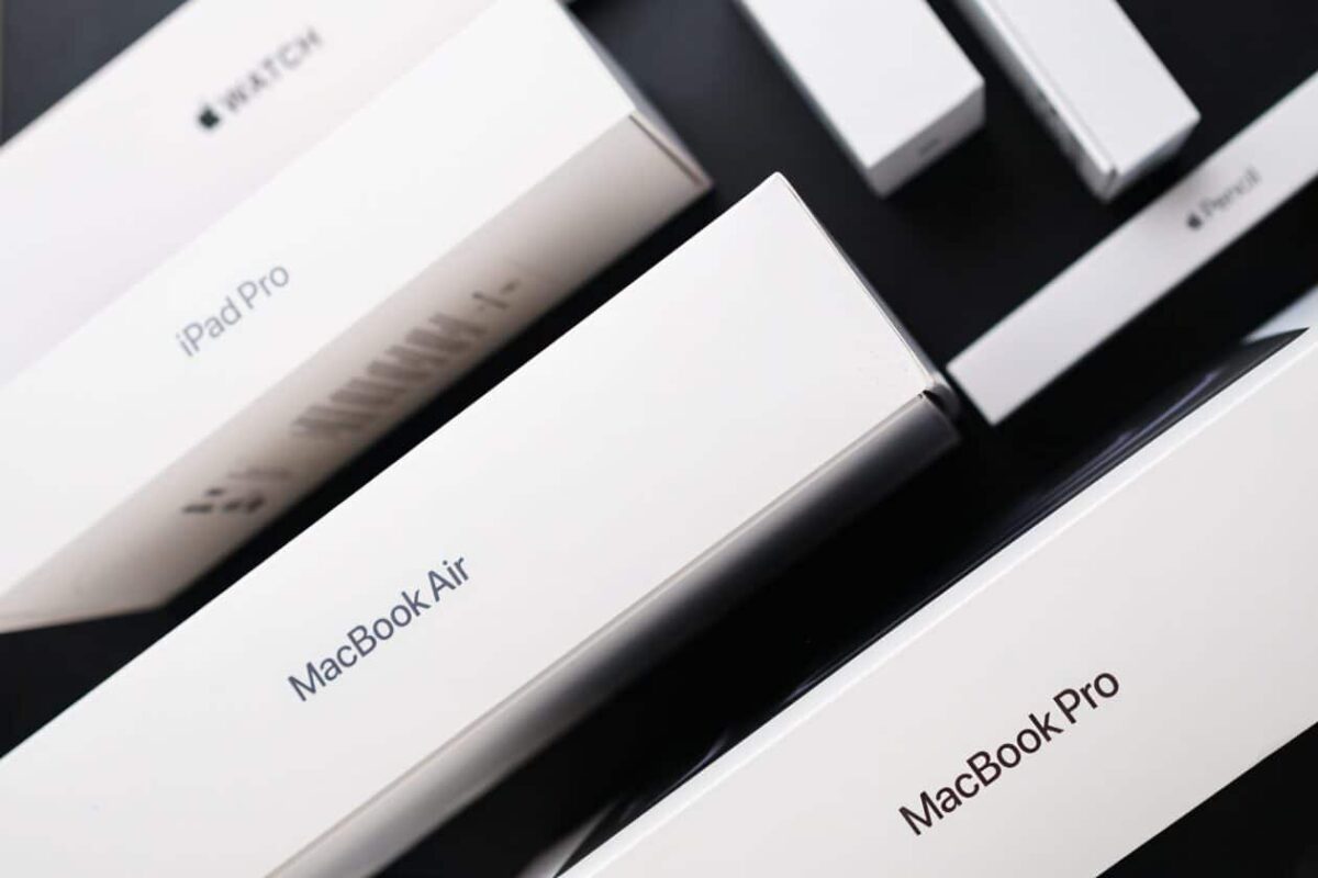 Leilão da Receita em Porto Alegre traz MacBooks e AirPods em um único lote por R$5 mil