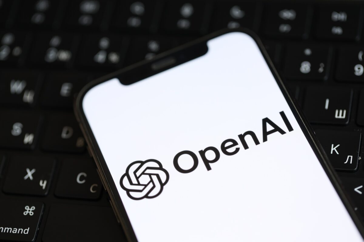 OpenAI lança modelos de áudio para tarefas de voz em tempo real