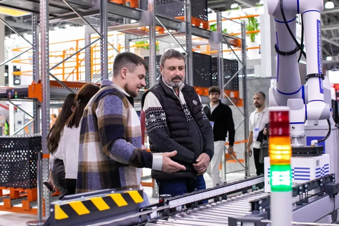 Startup francesa revela modelo de IA para robôs e mão semelhante à humana
