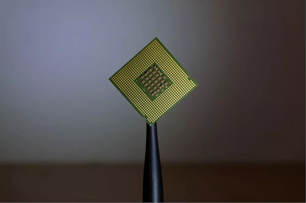 Huawei desafia Lei de Moore e promete arquitetura inovadora para chips de IA