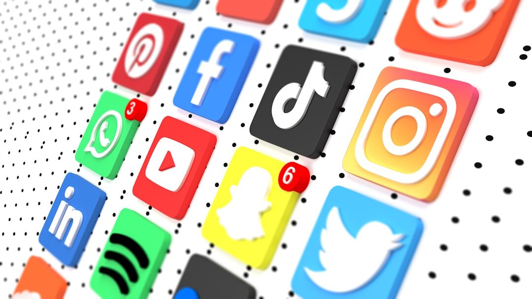 UE planeja novas regras contra designs viciantes em redes sociais para proteger crianças